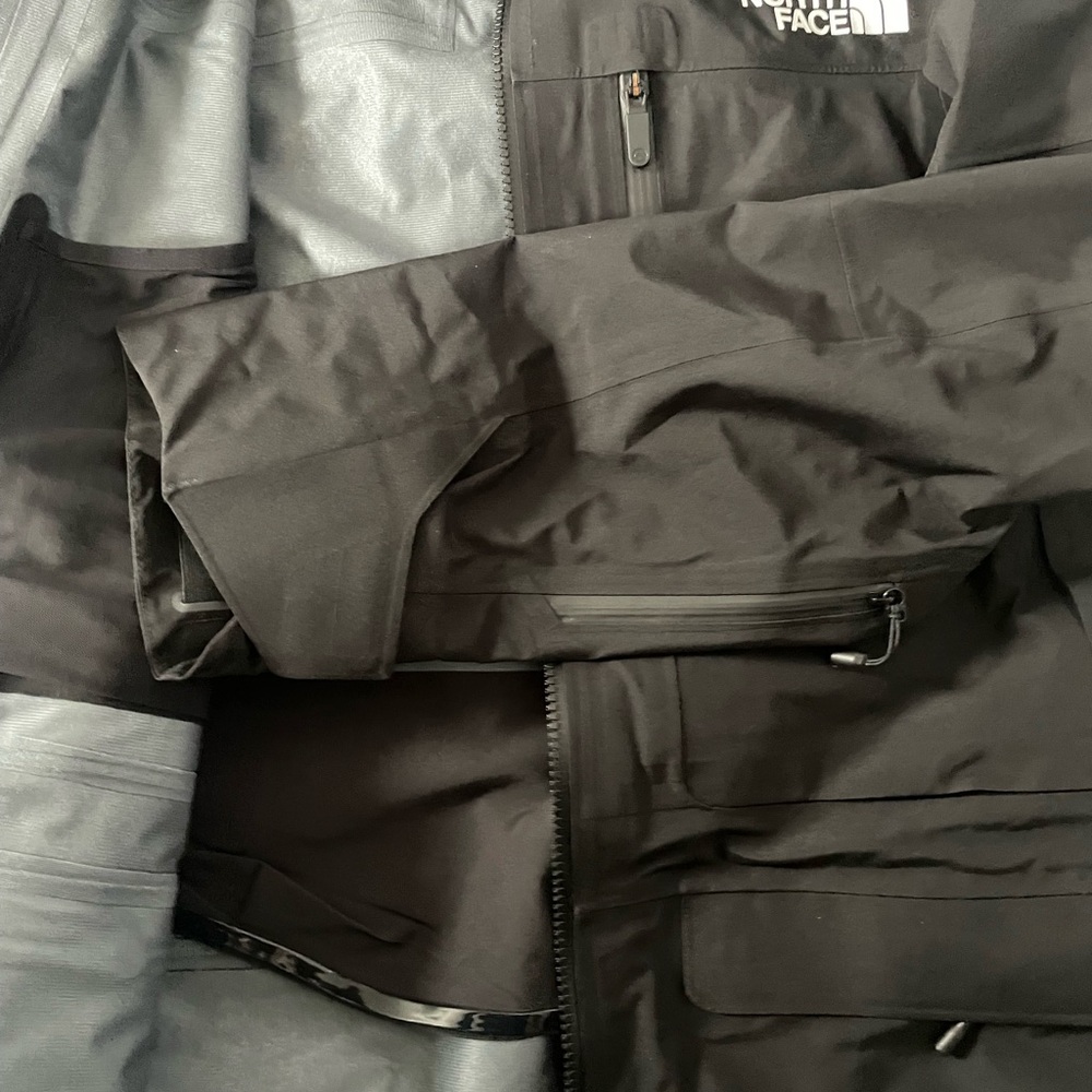 The North Face Women's Charcoal Ski Jacket - Picture 3 of 3